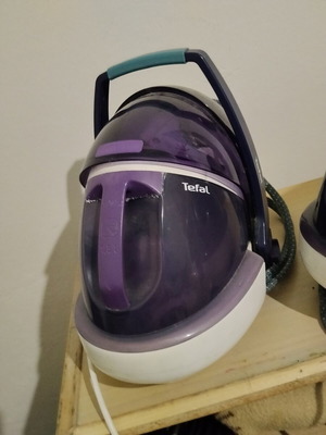 Steam iron like new, works normally