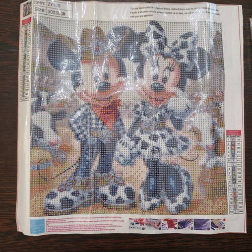 Diamond painting kit Mickey and Minnie new, 30x30