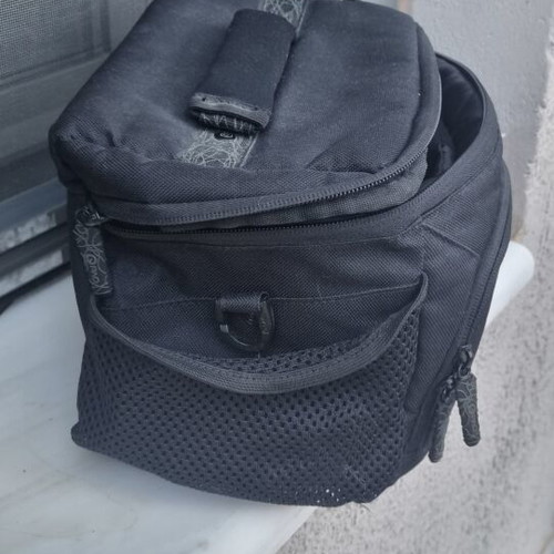 Camera bag like new with multiple compartments