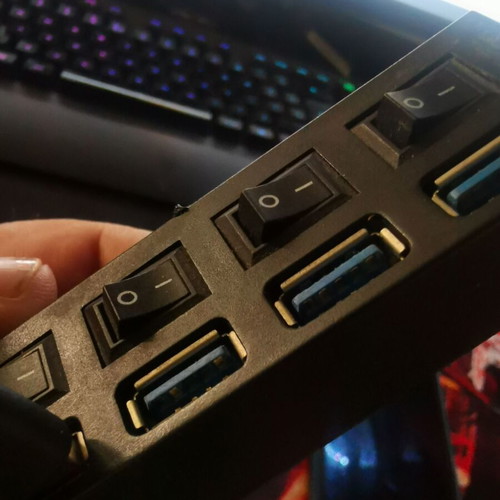 Usb 3.0 Speed Hub with four ports and on/off switches like new