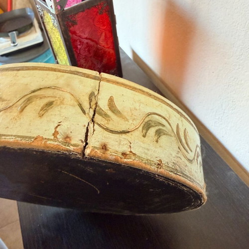 Vintage wooden tray used, 23cm diameter