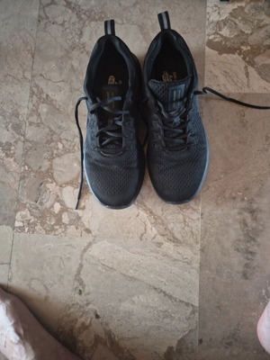 Skechers athletic shoes size 42 like new, black