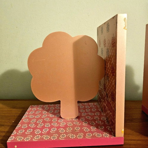 Hello Kitty bookends set like new, wooden in pastel and fuchsia shades