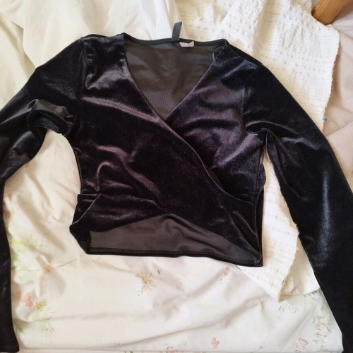 Black velvet top H&M like new, size S