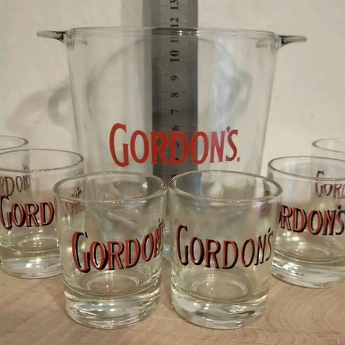 Gordon's gin set like new with ice bucket and set of six shot glasses