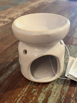 Small oil burner for aromatic oils or wax melts
