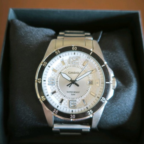 Casio men's watch used with silver metal bracelet