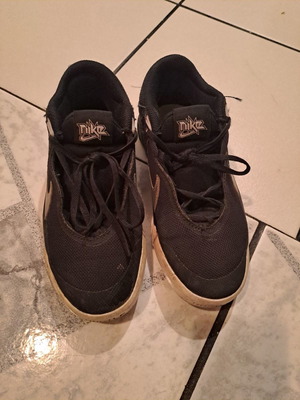 Αθλητικά παπούτσια Nike μεταχειρισμένα, παιδικά, μέγεθος 36, μαύρα