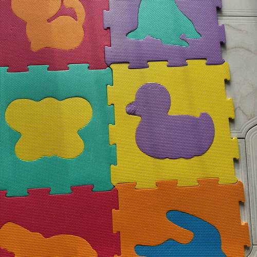Children's floor puzzle animals used, 9 pieces
