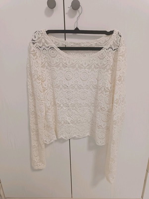 Cream lace blouse like new, size M