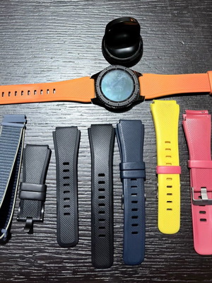 Samsung Gear S3 Frontier smartwatch μεταχειρισμένο με λουράκια και βάσεις φόρτισης