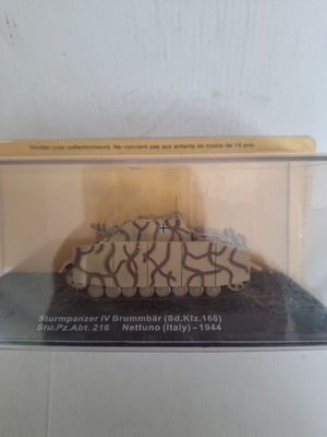 Sturmpanzer IV Brummbär model 1:72 new, collector's item