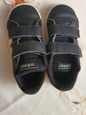 Adidas Grand Court kids athletic shoes size 24 used, black
