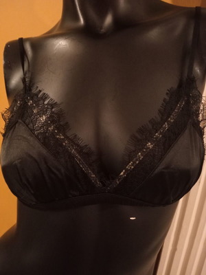 Katia satin lace bra size S/M cup A/B new black