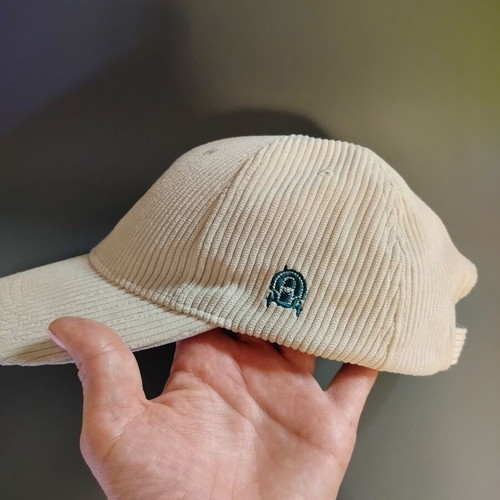 Karavan hat like new with embroidered cat, multicolor, one size