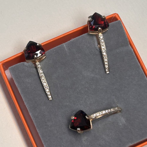 585 Gold Jewelry Set with Natural Garnets, Sapphires and Diamonds, New