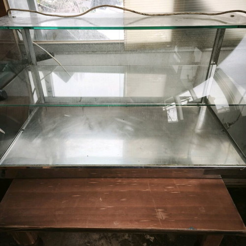 Cheese display case like new, excellent condition and operation