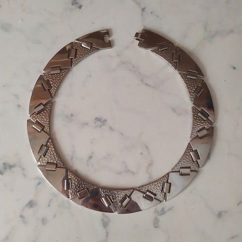 Necklace used, silver color