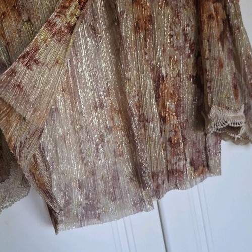 BSB cocktail blouse like new, gold with golden details