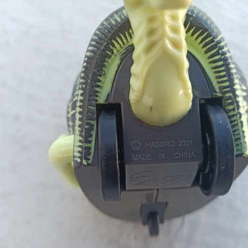 Skexx figure from Turbo Snails by Hasbro 2001 like new