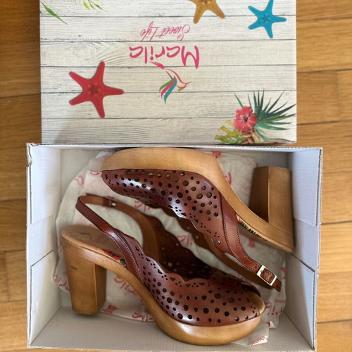 Marila Footwear leather sandals like new, brown with thick heel