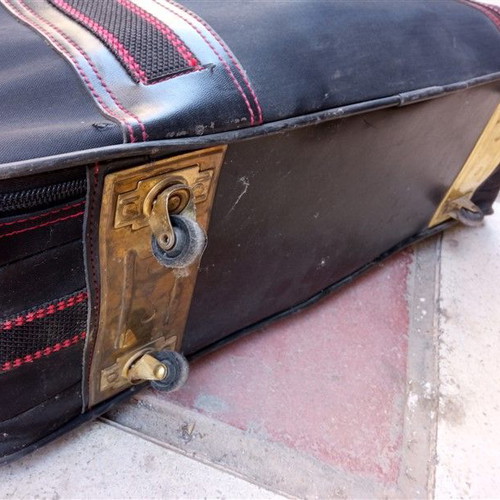 Medium suitcase with 4 wheels used