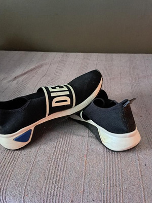 Diesel sneakers μαύρα και άσπρα σαν καινούργια, μέγεθος 42.5