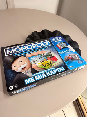 Monopoly board game like new with Boxnow