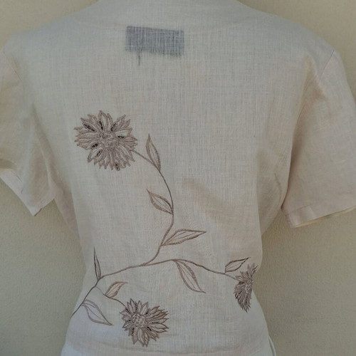 Linen short-sleeve shirt embroidered by hand like new, beige, size L