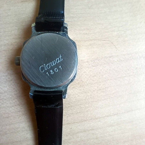 Clowat vintage women's wristwatch used, battery missing