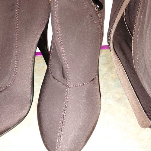 Boots like new with high heel and buckle design size 37