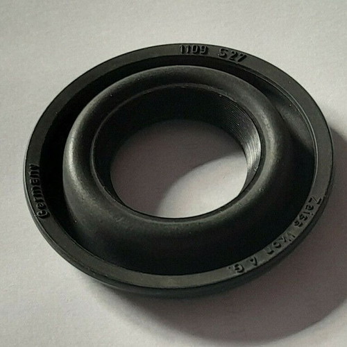 Zeiss Ikon S27 27mm rubber lens hood used