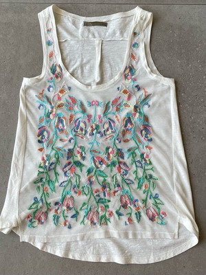 Sfera women's sleeveless blouse like new, size M, white with colorful embroidery