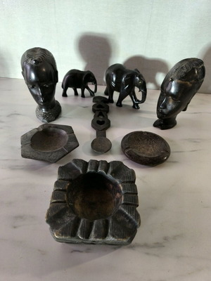 Wooden decorative items from Africa used, set of 8 pieces
