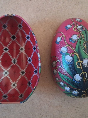 Egg-shaped box like new with floral and geometric painting