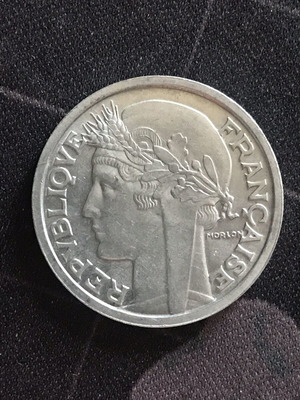 French 2 Francs Coin 1947 like new