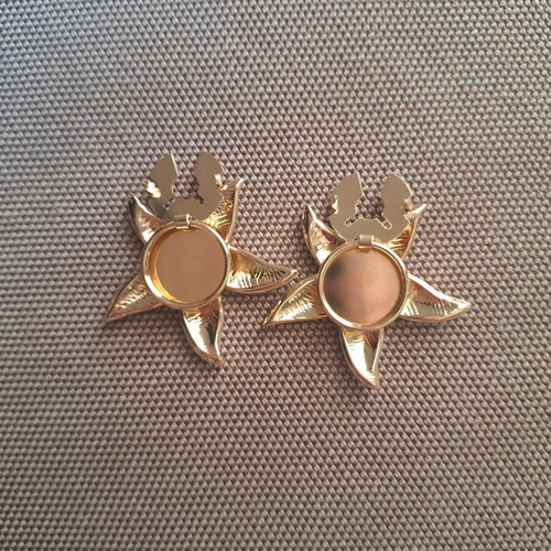 Starfish cufflinks new, white and gold tone, box only