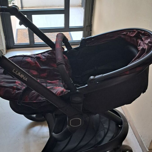 2 in 1 stroller like new, easy folding