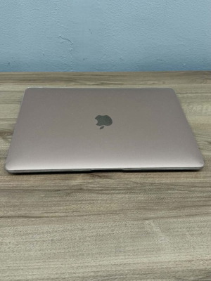 MacBook Air 13” 2020 M1 CPU like new, 8GB RAM, 256GB SSD