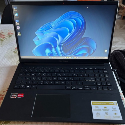 Asus Vivobook Go 15 E1504FA-BQ512CW 15.6" FHD Ryzen 5 8GB 512GB SSD Windows 11 like new