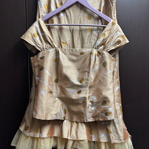 Gold set with leaves and tulle, like new