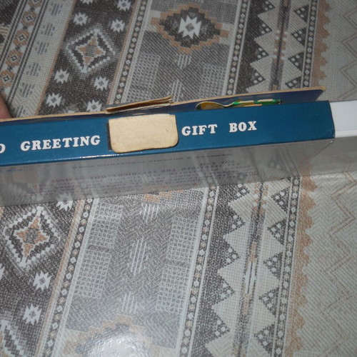 3d gift box with 2 pens like new