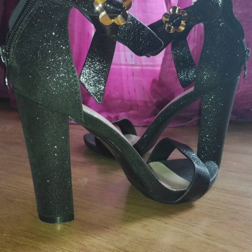 Black high-heeled sandals with discreet rhinestones, like new, size 39