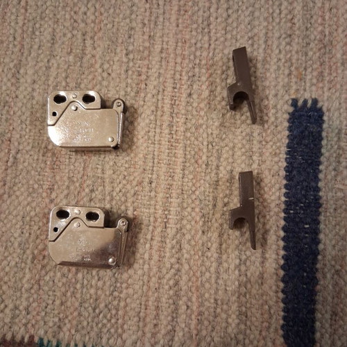 Metal push-pull mini latch for furniture doors, set of 2