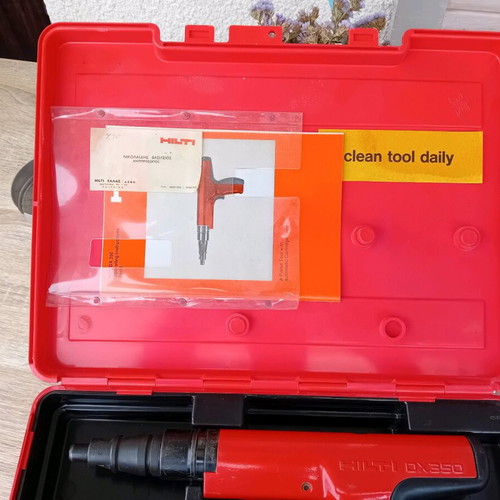 Hilti nail gun like new with cleaning kit