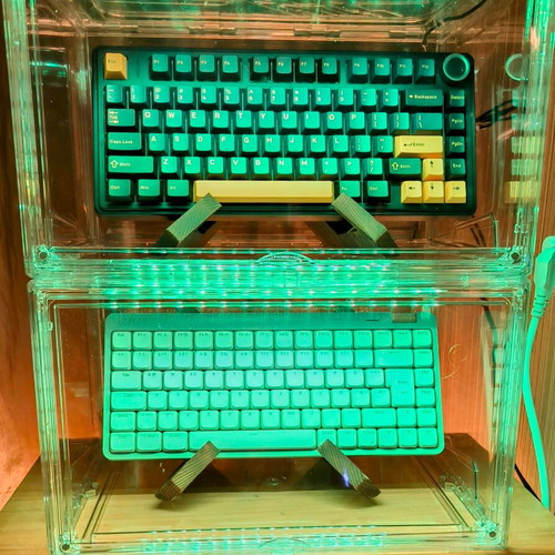 Oltraman LED витрини комплект от 2 с RGB осветление и дистанционно