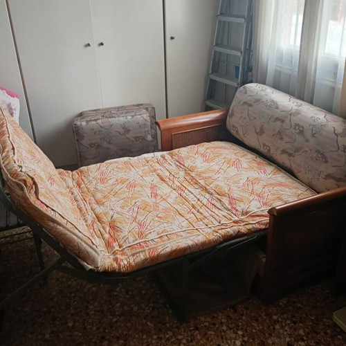 Two-seater sofa bed with wooden frame and rattan sides