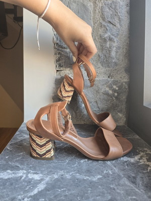 Devina leather sandals size 38 used, brown with low heel