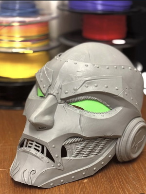 Dr. Doom mask new without elastic