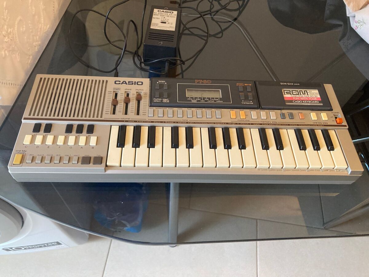 最終価格 CASIO PT-50 シンセサイザー 希少 音出ました Casio PT-50 vintage keyboard 1983 like… - € 100,00 - Vendora.cy